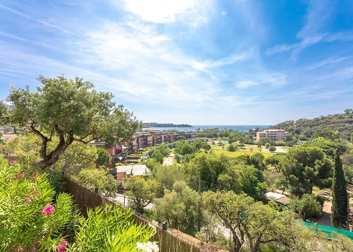 Апартаменти Le Plein Sud Terrasse Vue Agay